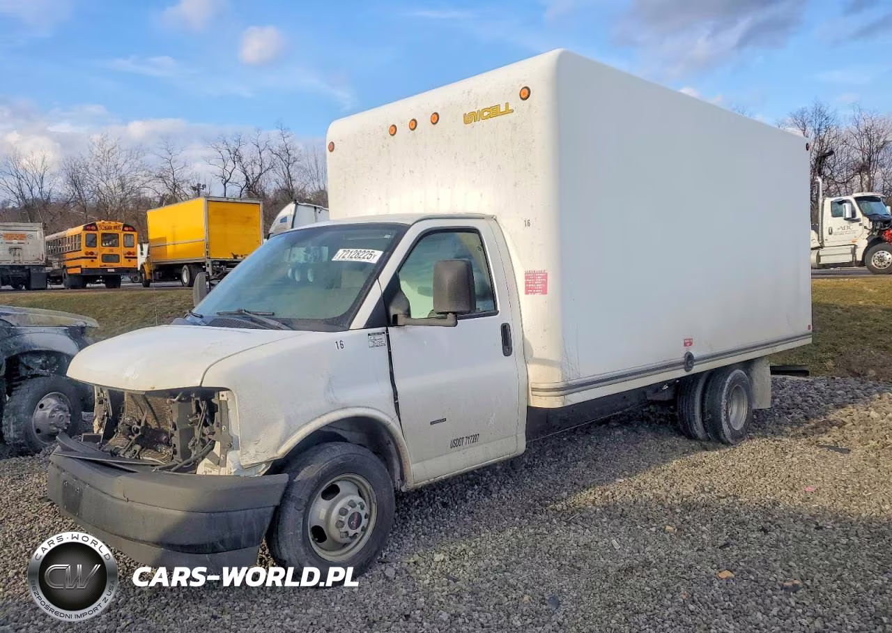 2018 GMC Savana Box Truck