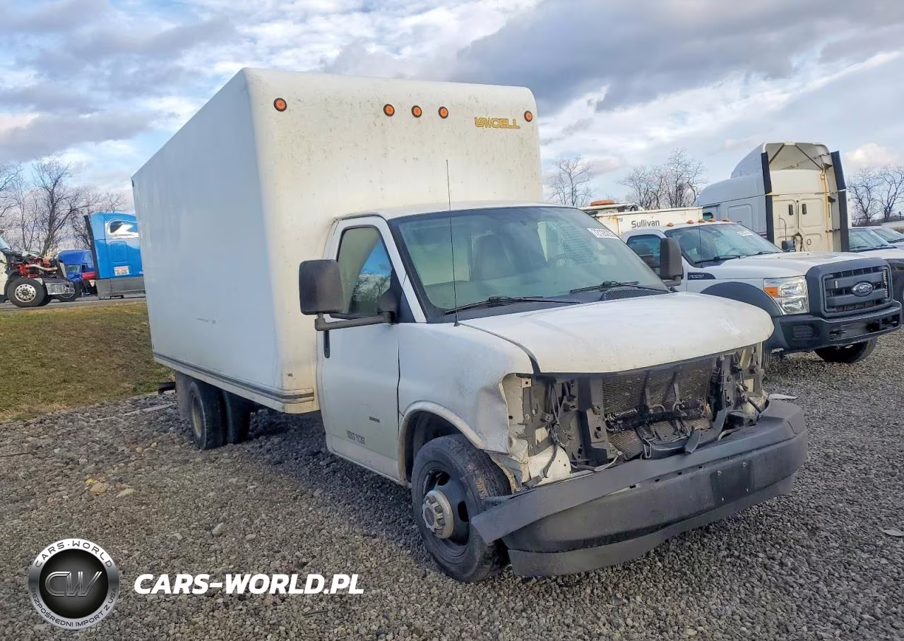 2018 GMC Savana Box Truck VIN:7GZ37TCG9JN003814 - 4