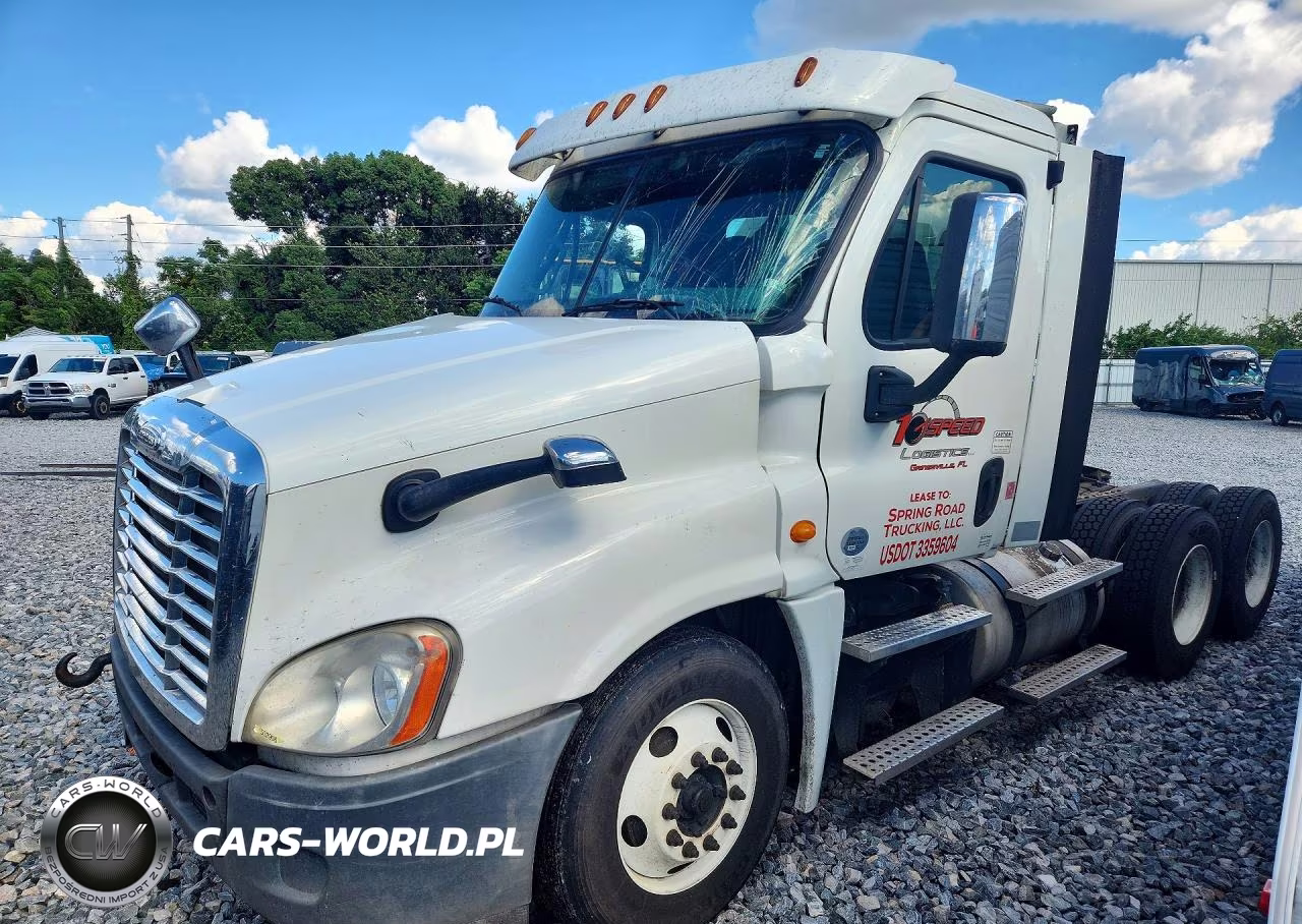 2014 Freightliner Cascadia Semi Truck VIN:3AKJGEBG1ESFS2178 - 1