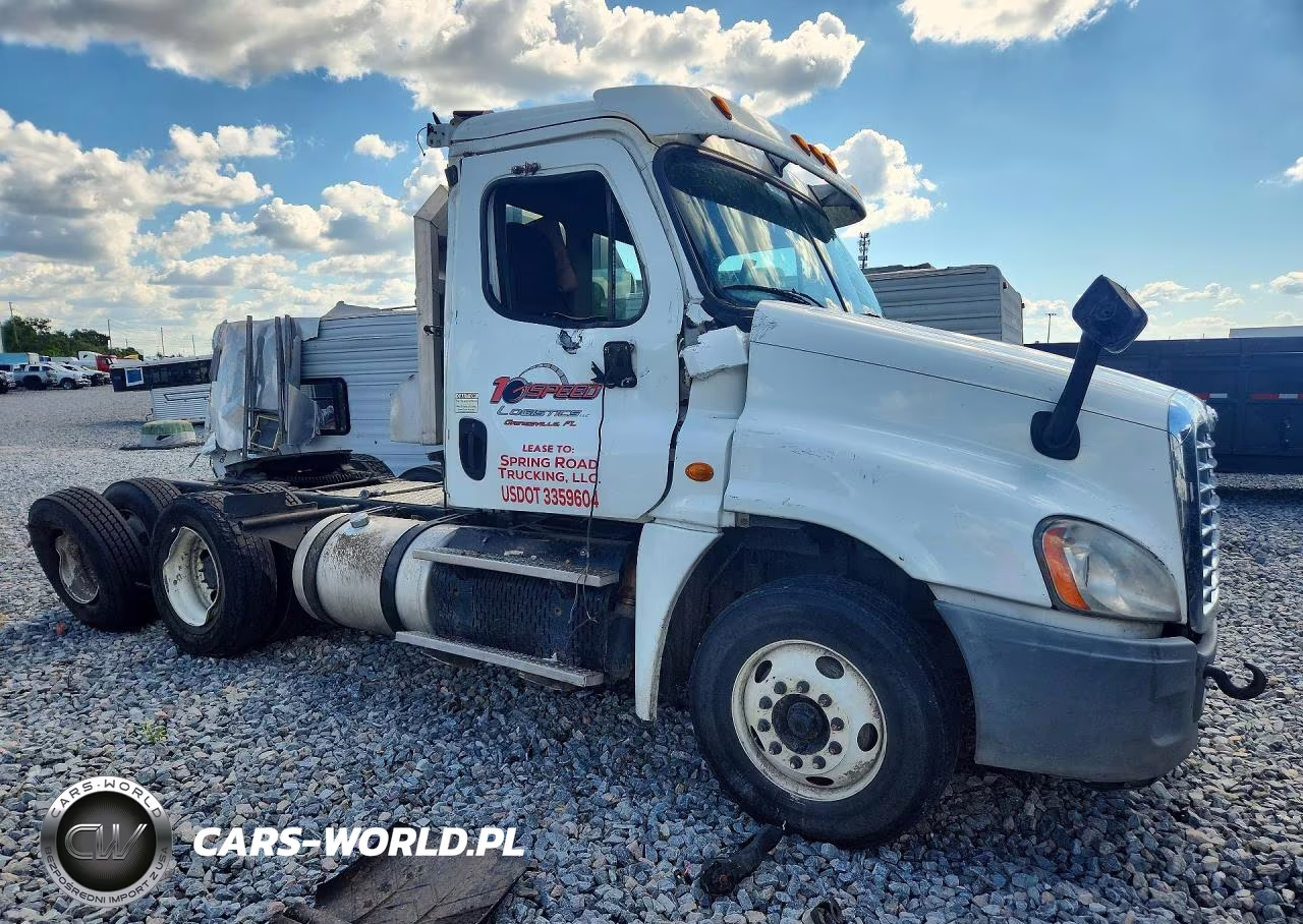 2014 Freightliner Cascadia Semi Truck VIN:3AKJGEBG1ESFS2178 - 4
