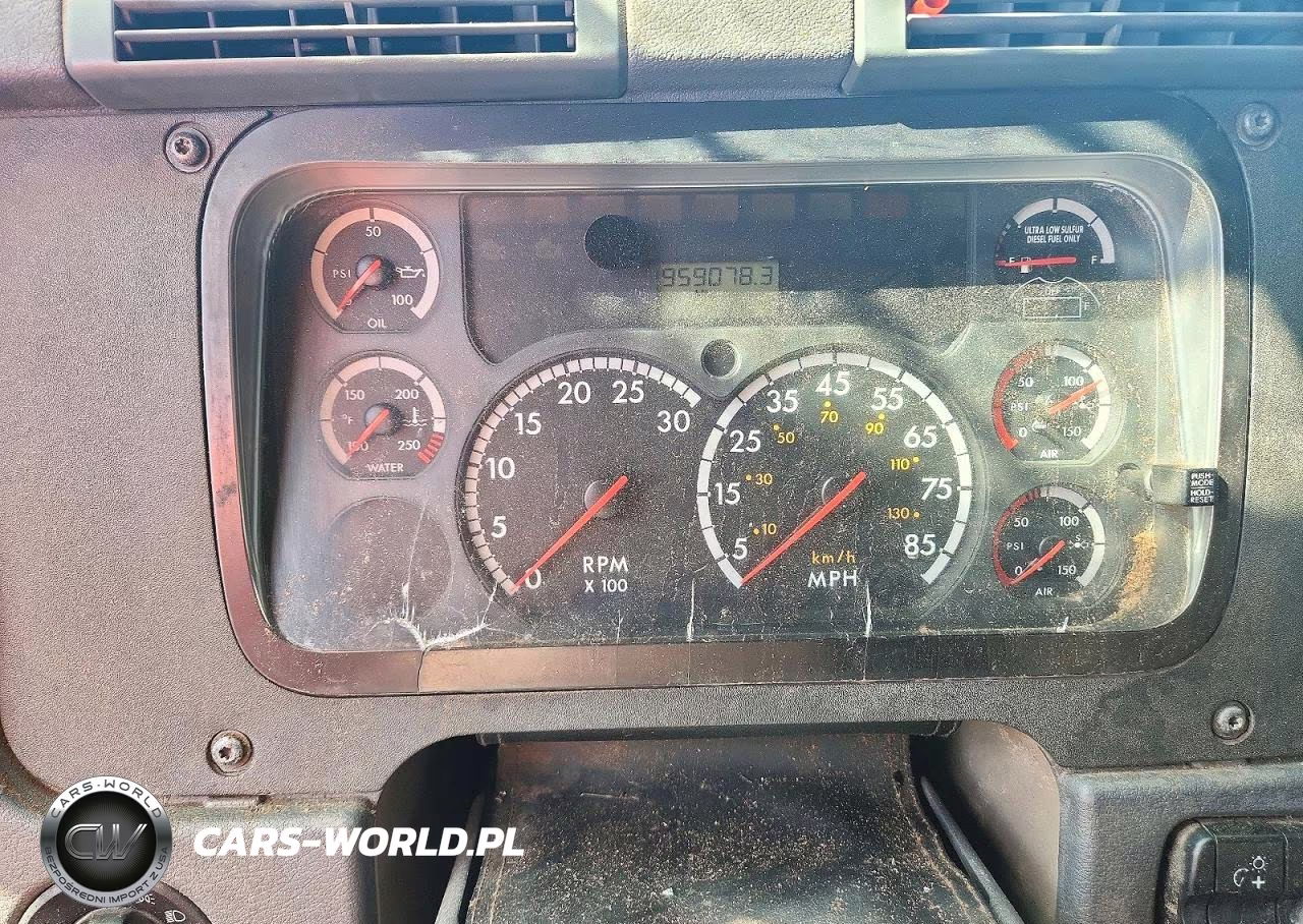 2014 Freightliner Cascadia Semi Truck VIN:3AKJGEBG1ESFS2178 - 9