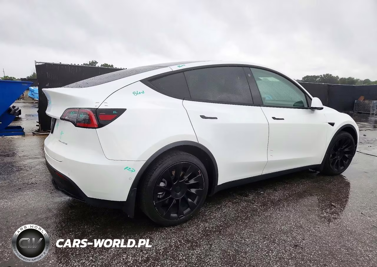 2021 Tesla Model Y VIN:5YJYGDEE4MF186983 - 3