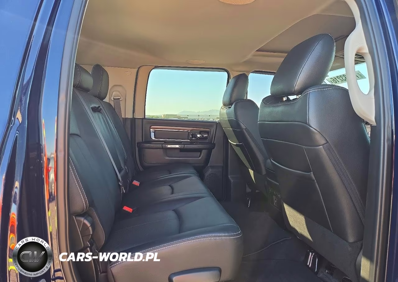 2018 Ram 3500 Laramie VIN:3C63R3ML6JG374805 - 10