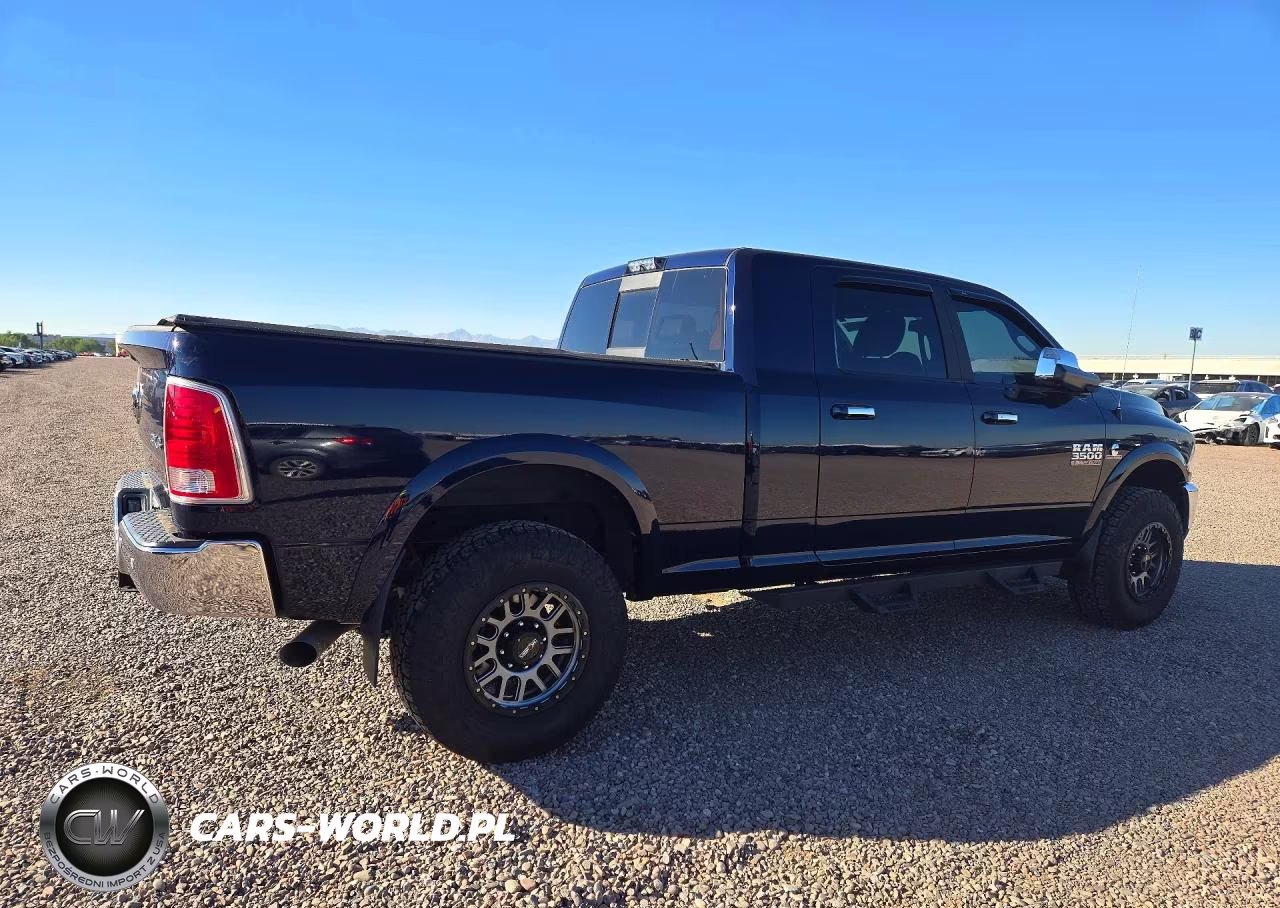 2018 Ram 3500 Laramie VIN:3C63R3ML6JG374805 - 3
