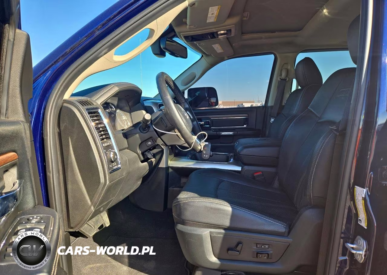 2018 Ram 3500 Laramie VIN:3C63R3ML6JG374805 - 7