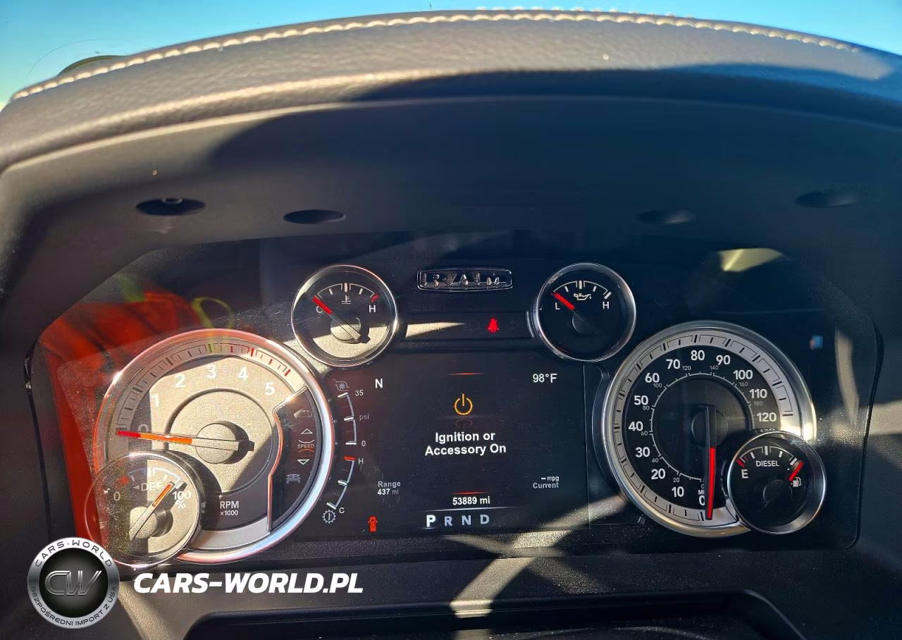 2018 Ram 3500 Laramie VIN:3C63R3ML6JG374805 - 9