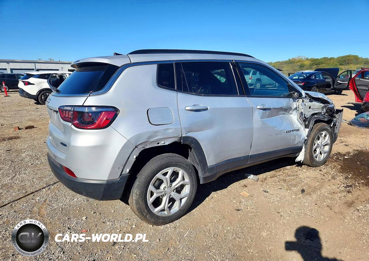 2024 Jeep Compass Latitude VIN:3C4NJDBN1RT110560 - 3