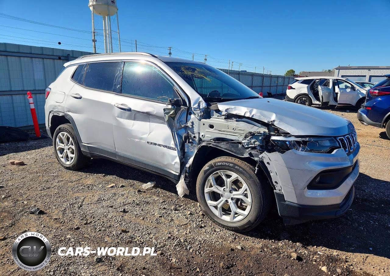 2024 Jeep Compass Latitude VIN:3C4NJDBN1RT110560 - 4