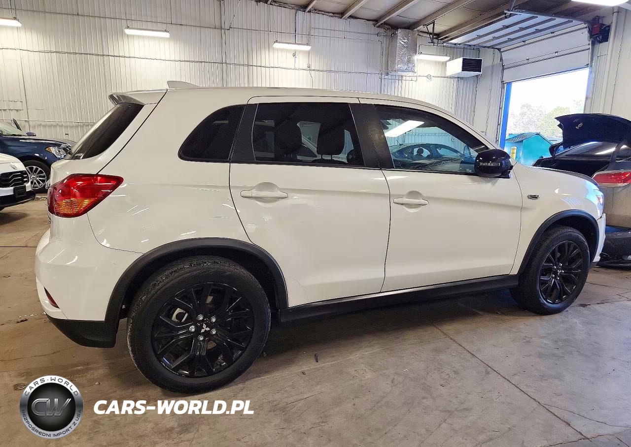 2018 Mitsubishi Outlander Sport Es VIN:JA4AR3AU5JZ029577 - 3