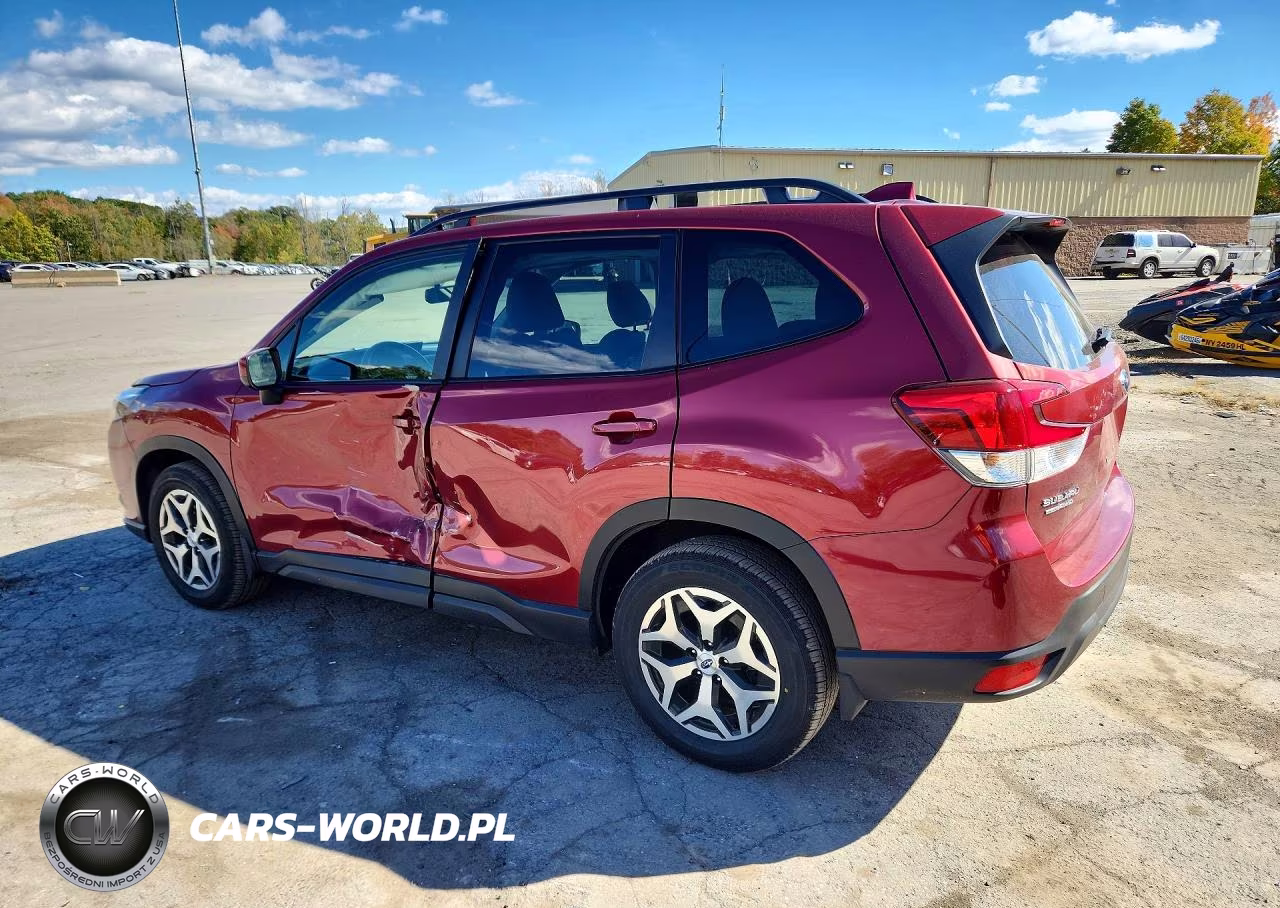2023 Subaru Forester Premium VIN:JF2SKAEC8PH548109 - 2