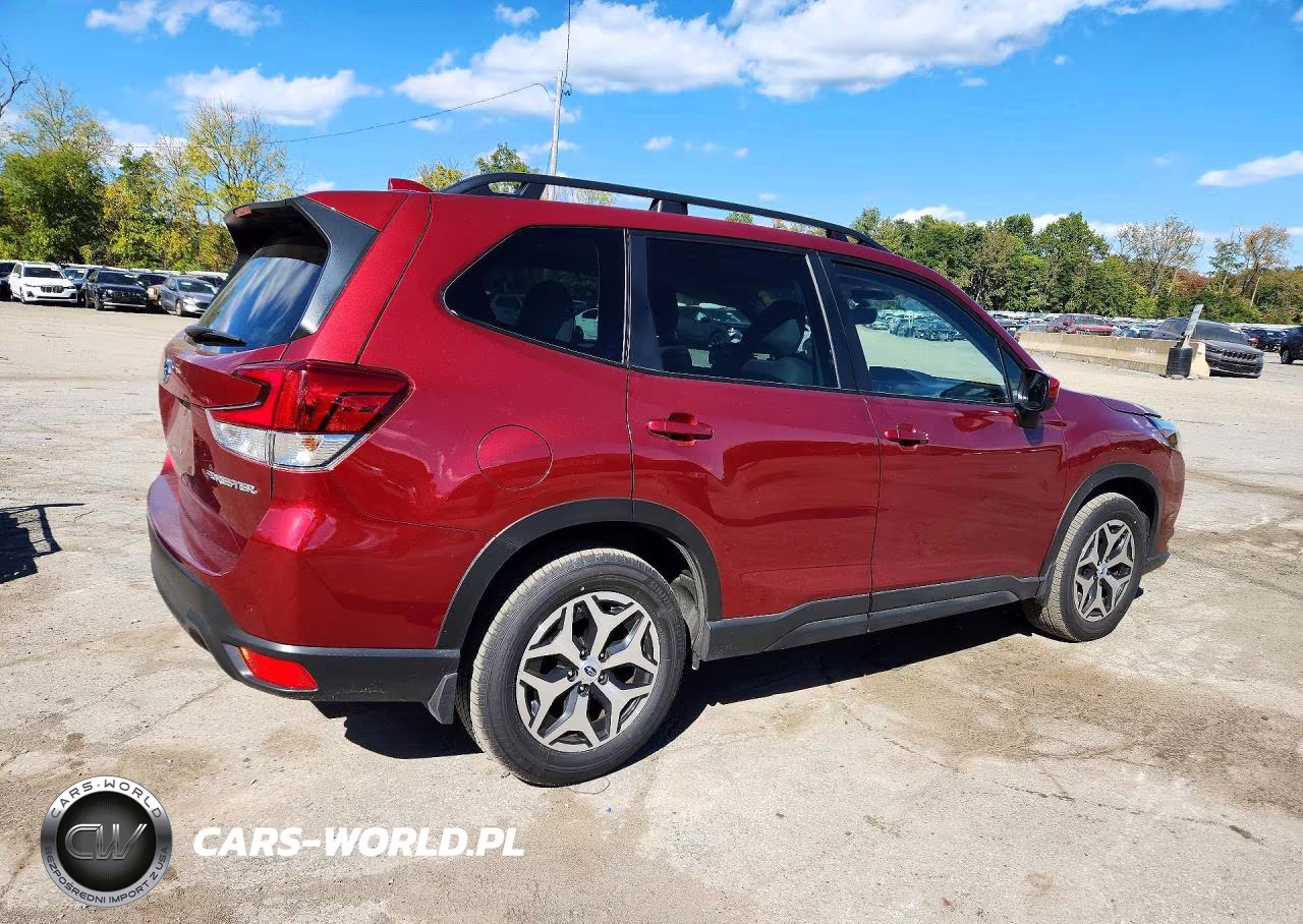 2023 Subaru Forester Premium VIN:JF2SKAEC8PH548109 - 3