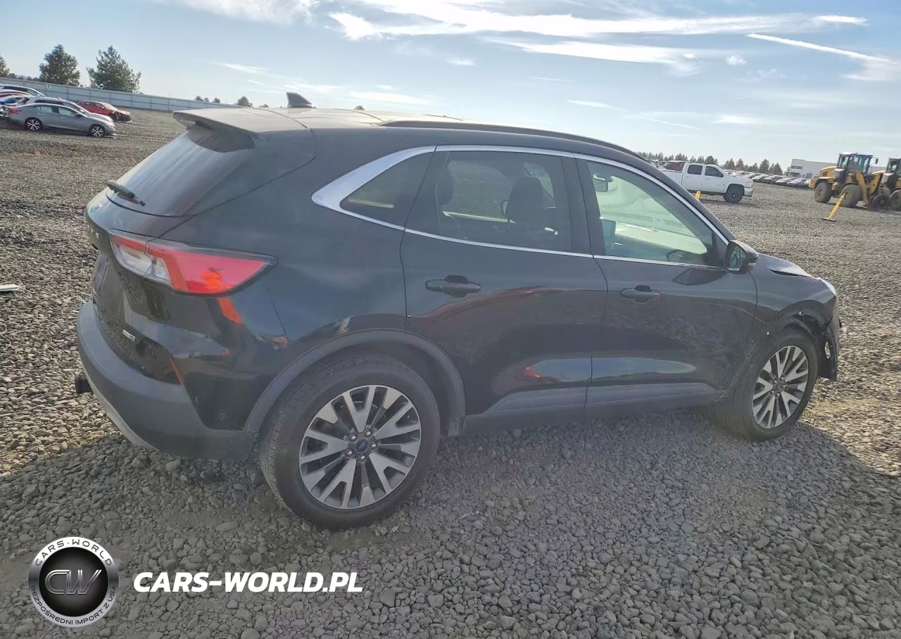 2020 Ford Escape Titanium VIN:1FMCU9J99LUA15155 - 3
