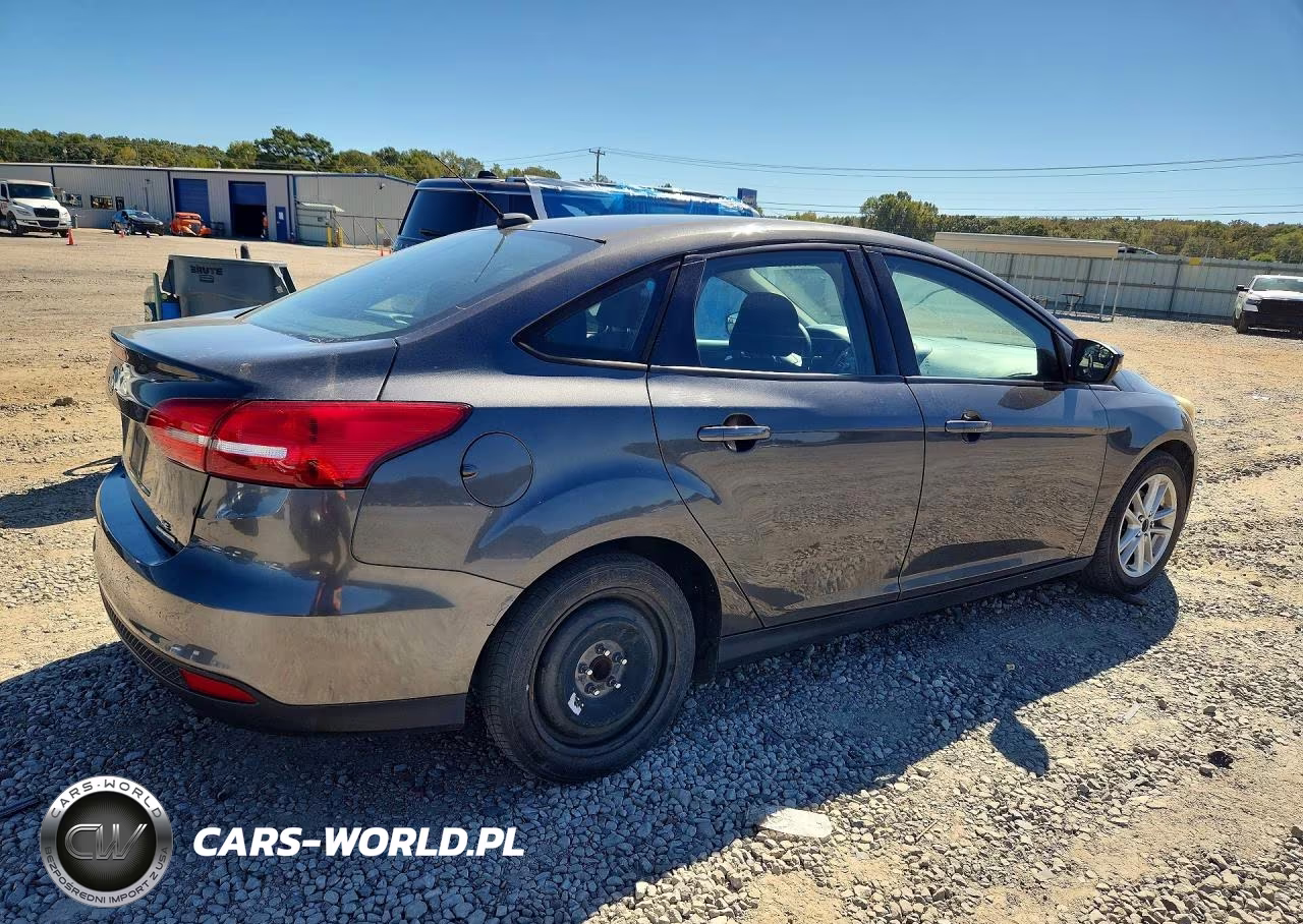 2015 Ford Focus Se VIN:1FADP3F22FL214394 - 3