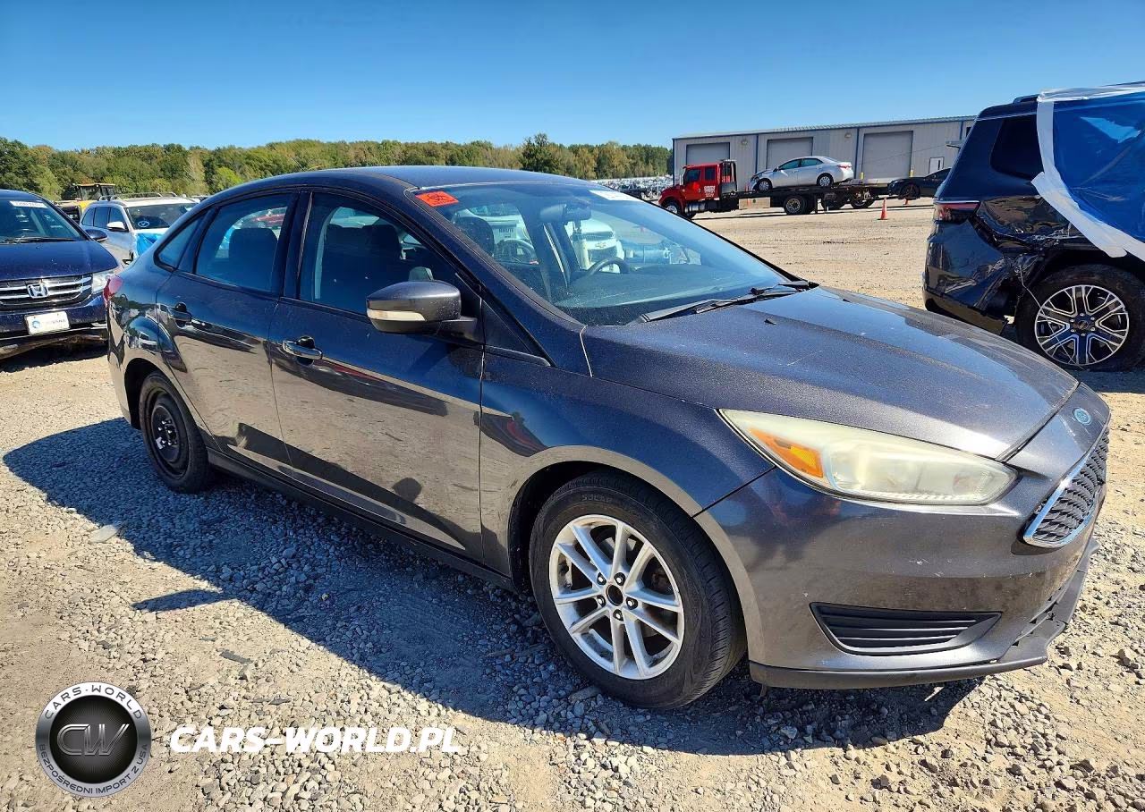 2015 Ford Focus Se VIN:1FADP3F22FL214394 - 4