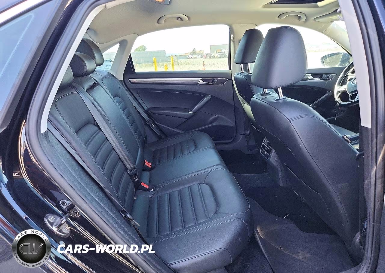 2017 Volkswagen Passat Sel Premium VIN:1VWCM7A36HC053666 - 10