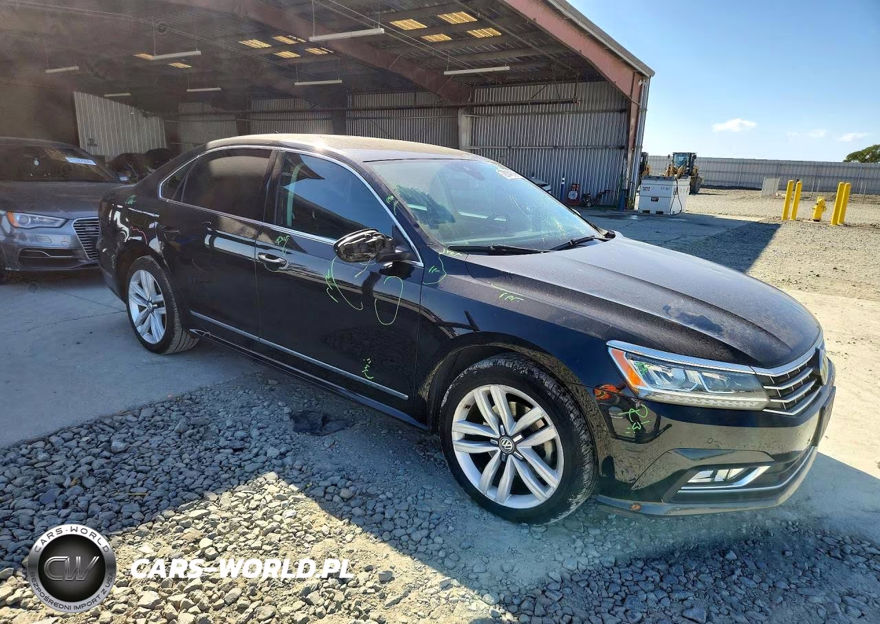2017 Volkswagen Passat Sel Premium VIN:1VWCM7A36HC053666 - 4