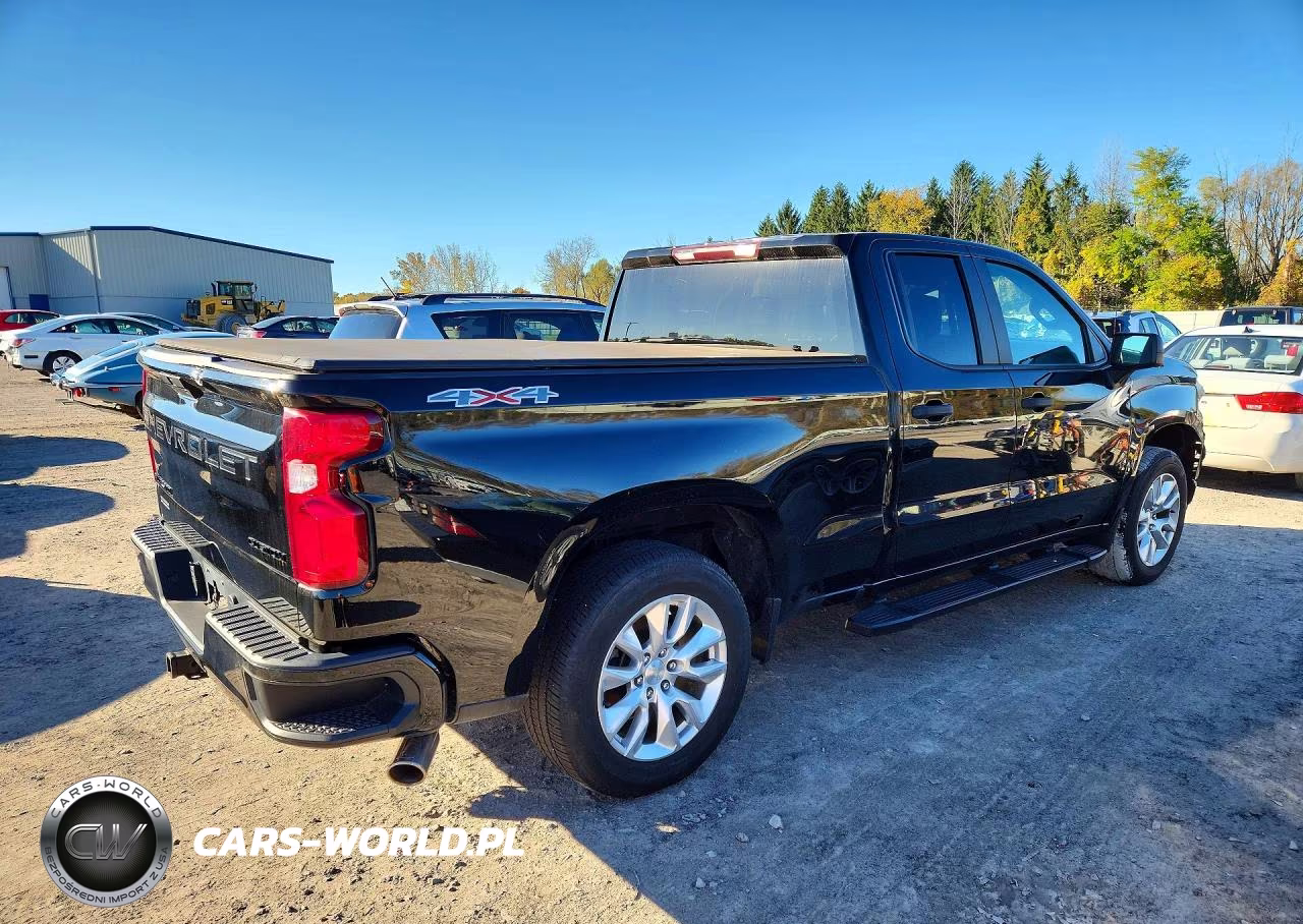 2021 Chevrolet Silverado K1500 Custom VIN:1GCRYBEH2MZ121172 - 3
