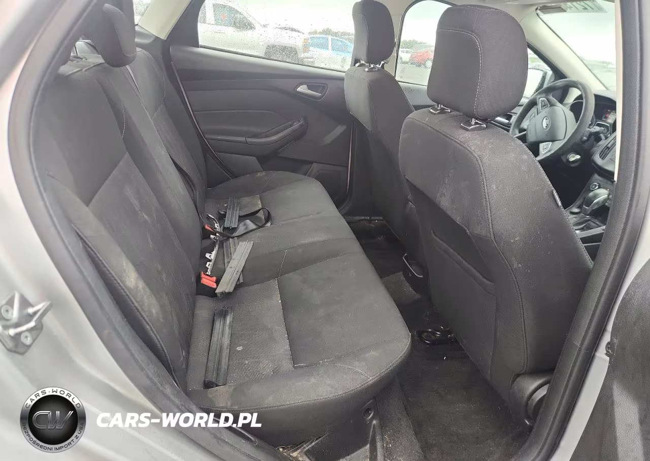2018 Ford Focus Se VIN:1FADP3F2XJL324439 - 10