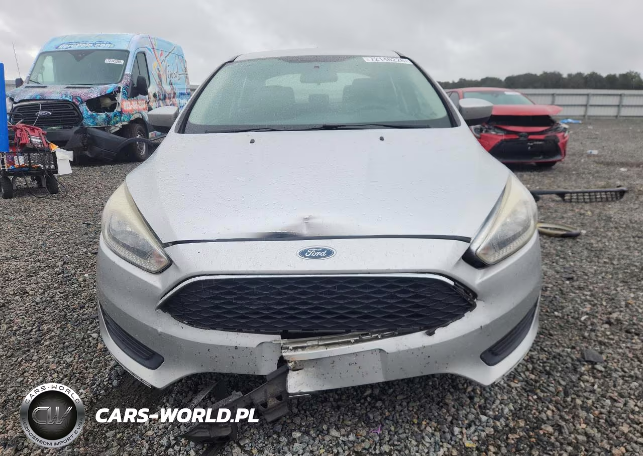 2018 Ford Focus Se VIN:1FADP3F2XJL324439 - 5
