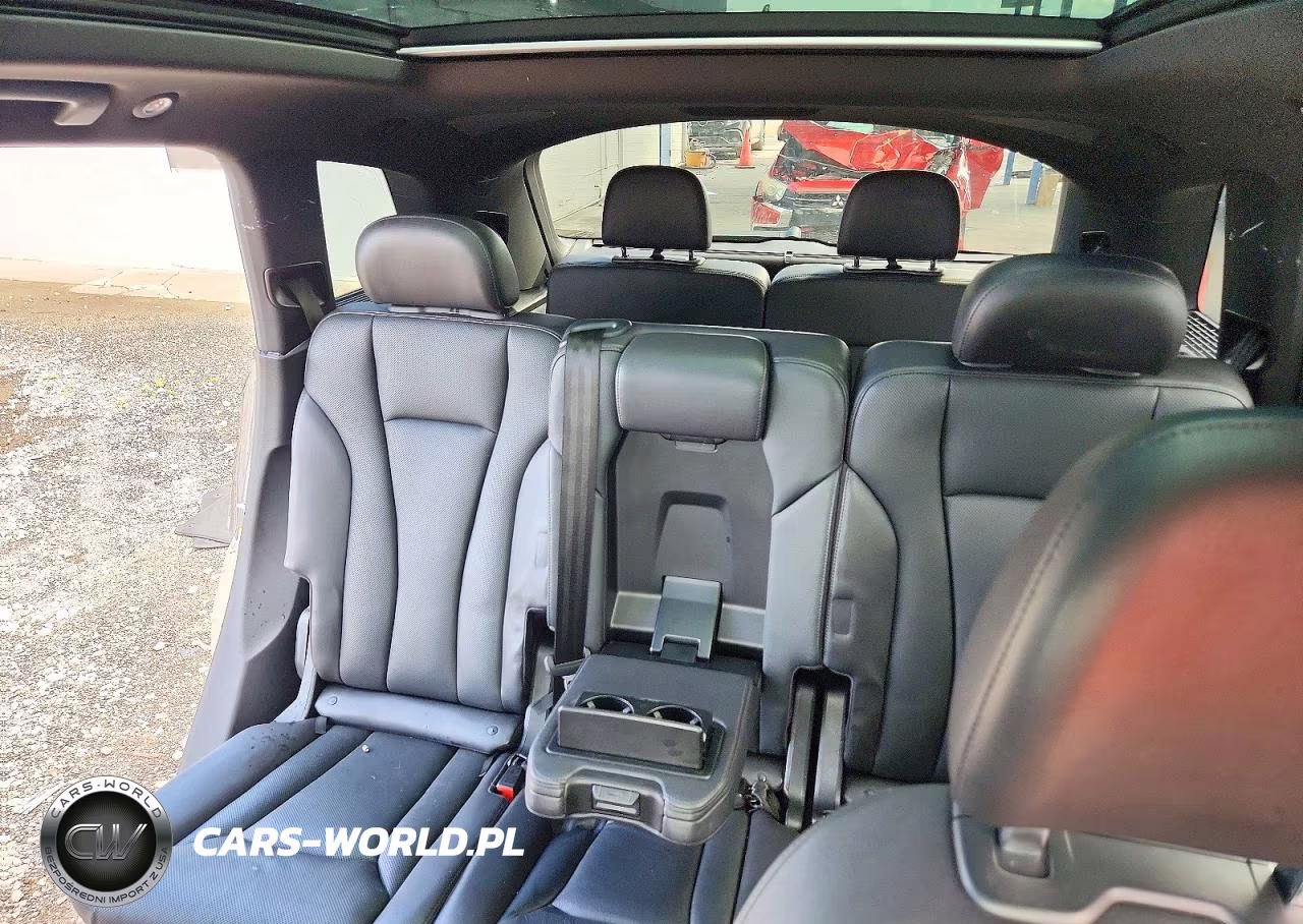 2017 Audi Q7 Premium Plus VIN:WA1LAAF75HD035376 - 10