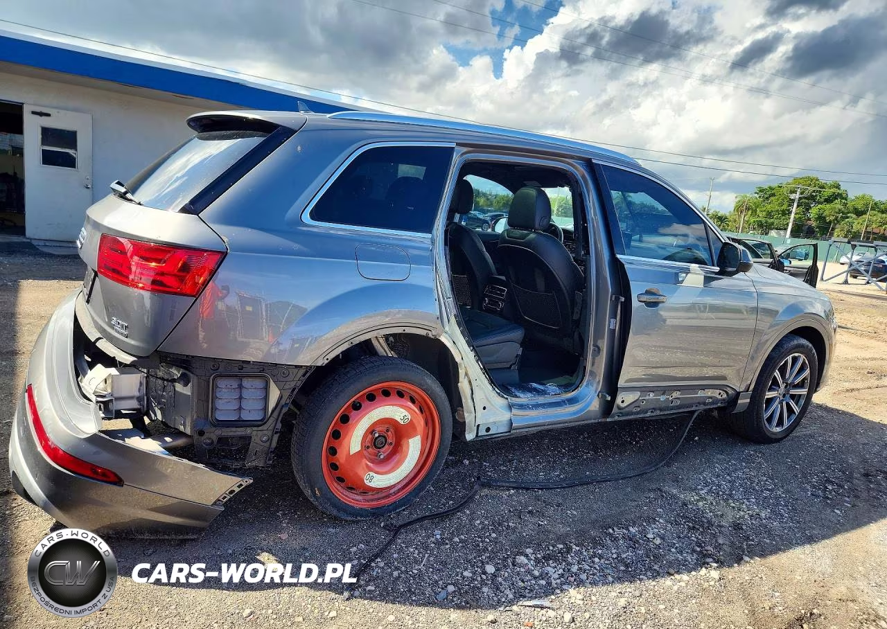 2017 Audi Q7 Premium Plus VIN:WA1LAAF75HD035376 - 3