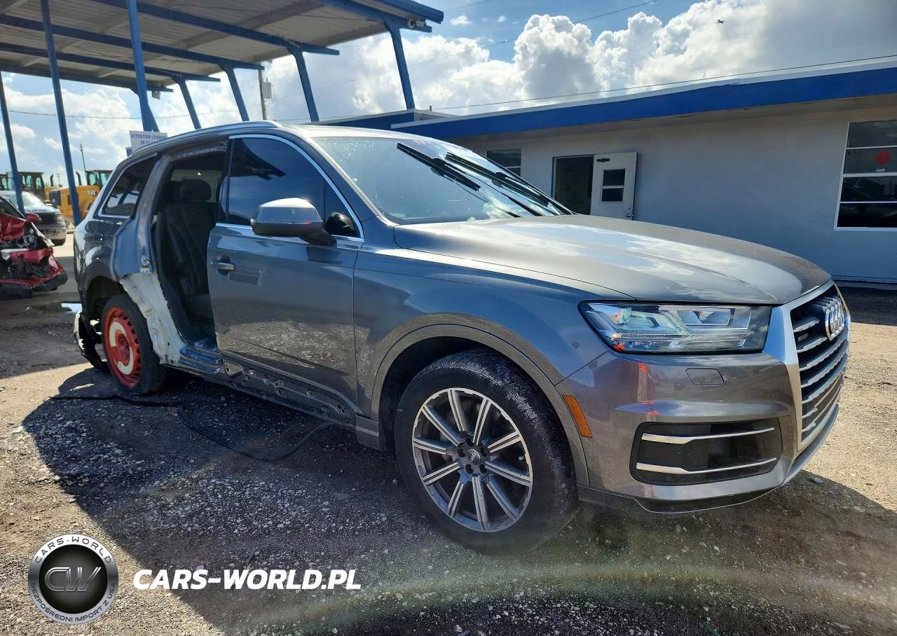 2017 Audi Q7 Premium Plus VIN:WA1LAAF75HD035376 - 4