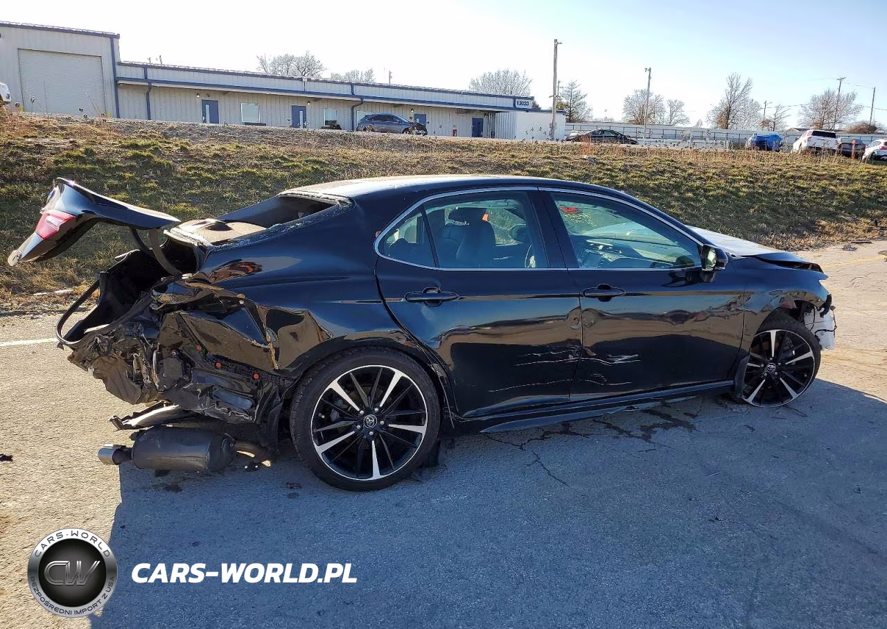 2018 Toyota Camry Xse VIN:4T1B61HK5JU129165 - 3