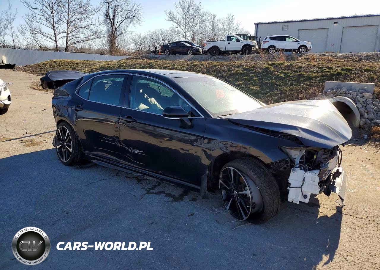 2018 Toyota Camry Xse VIN:4T1B61HK5JU129165 - 4