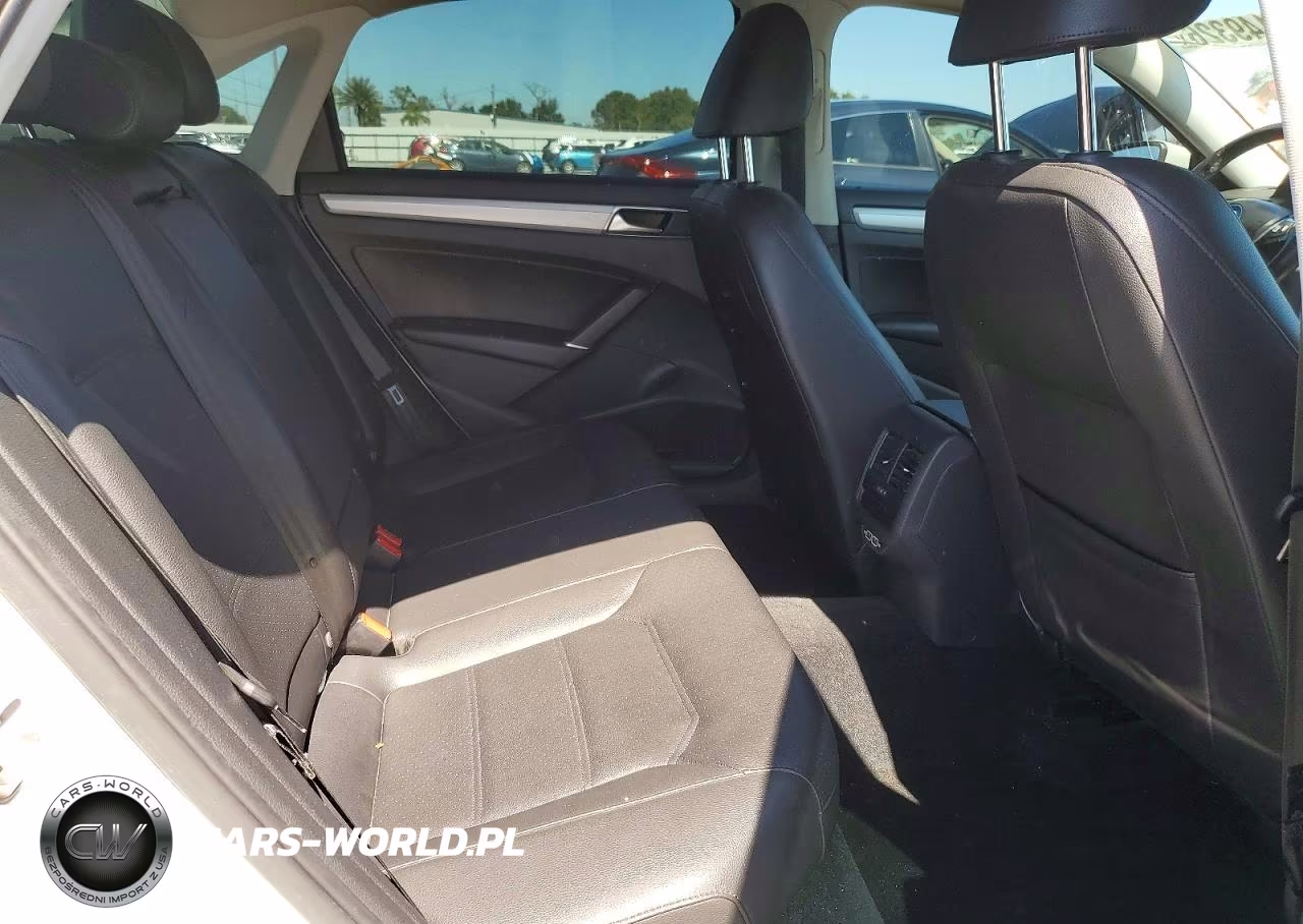 2019 Volkswagen Passat Wolfsburg VIN:1VWLA7A37KC005707 - 10