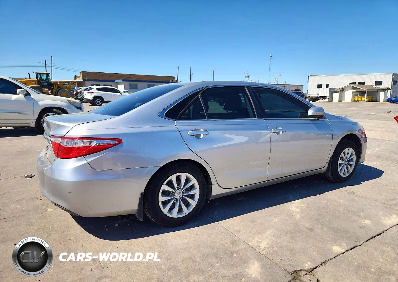 2017 Toyota Camry Le VIN:4T1BF1FK5HU703082 - 3