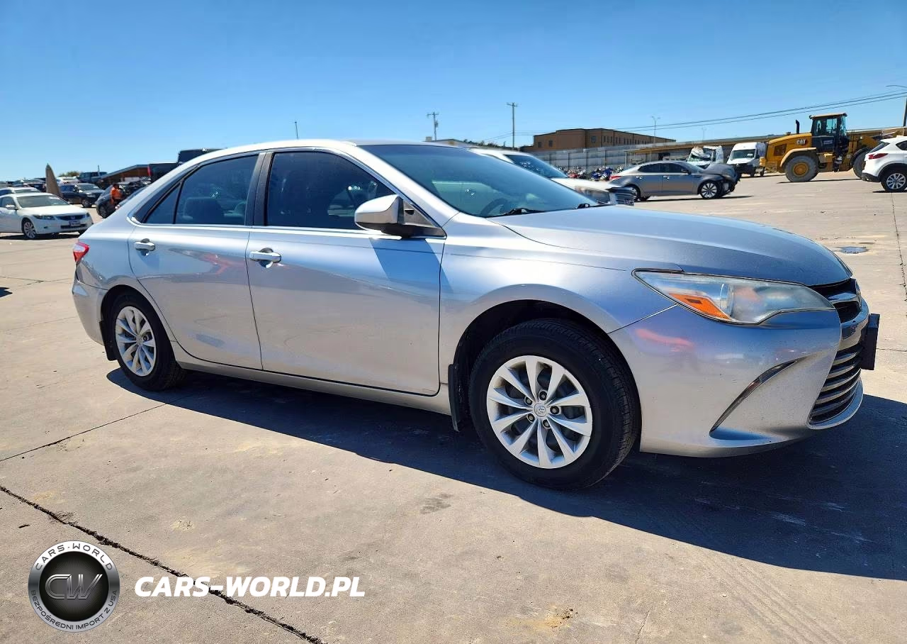 2017 Toyota Camry Le VIN:4T1BF1FK5HU703082 - 4