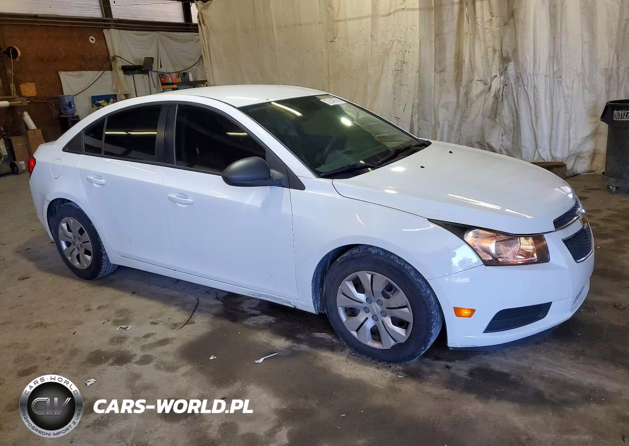 2013 Chevrolet Cruze Ls VIN:1G1PA5SG4D7212036 - 4