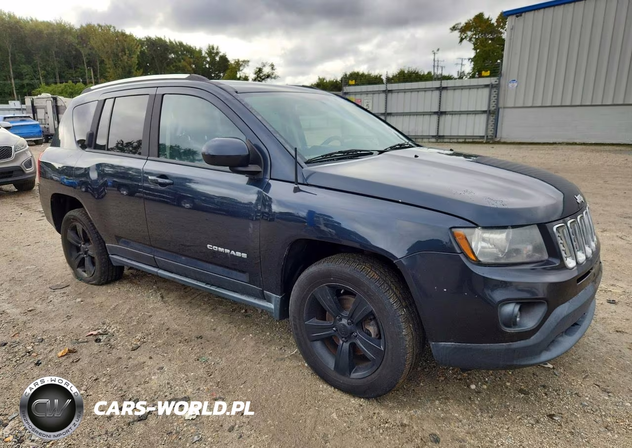 2014 Jeep Compass Latitude VIN:1C4NJDEB4ED699072 - 4