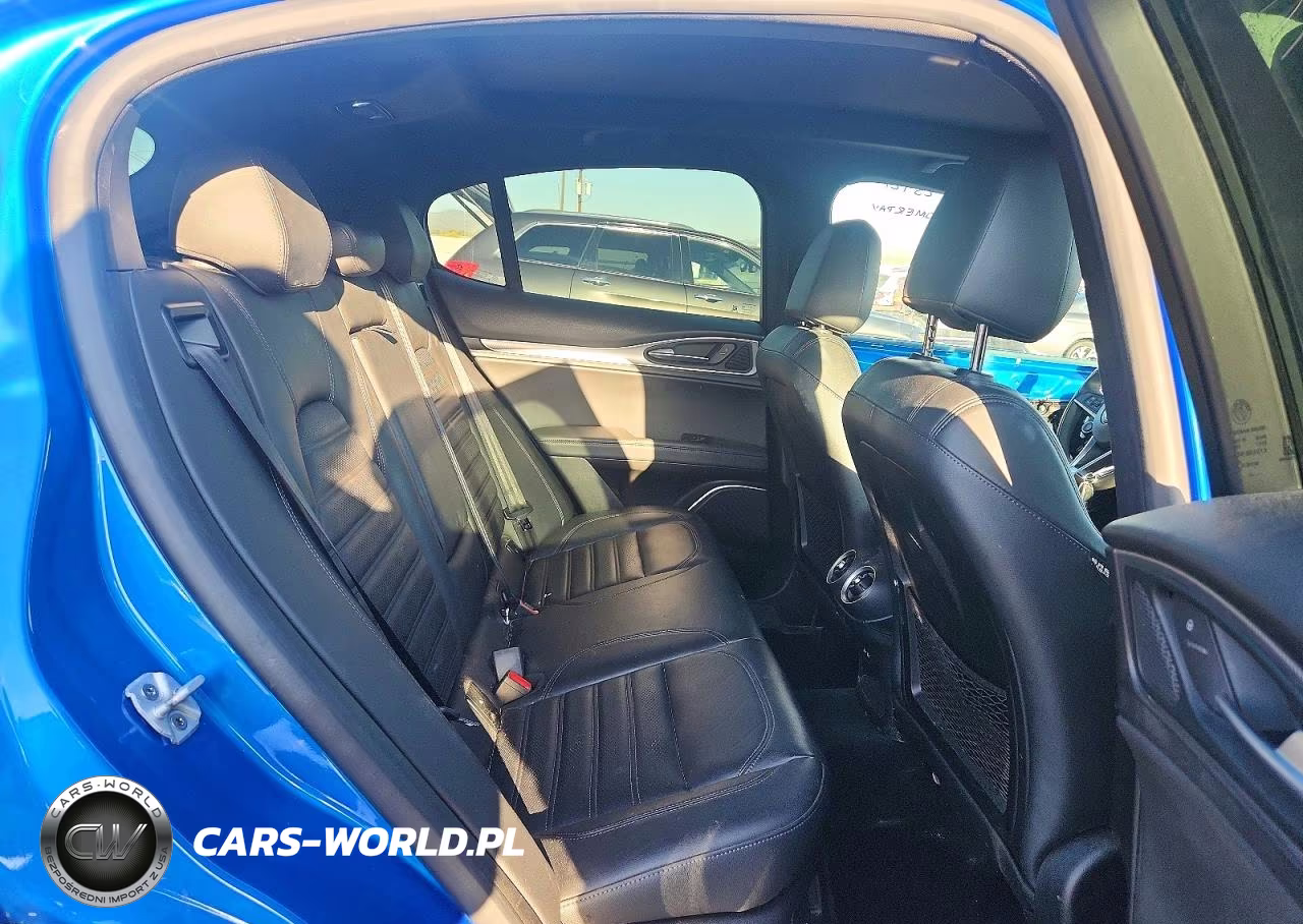 2018 Alfa Romeo Stelvio Ti Sport VIN:ZASFAKNN7J7B95389 - 11