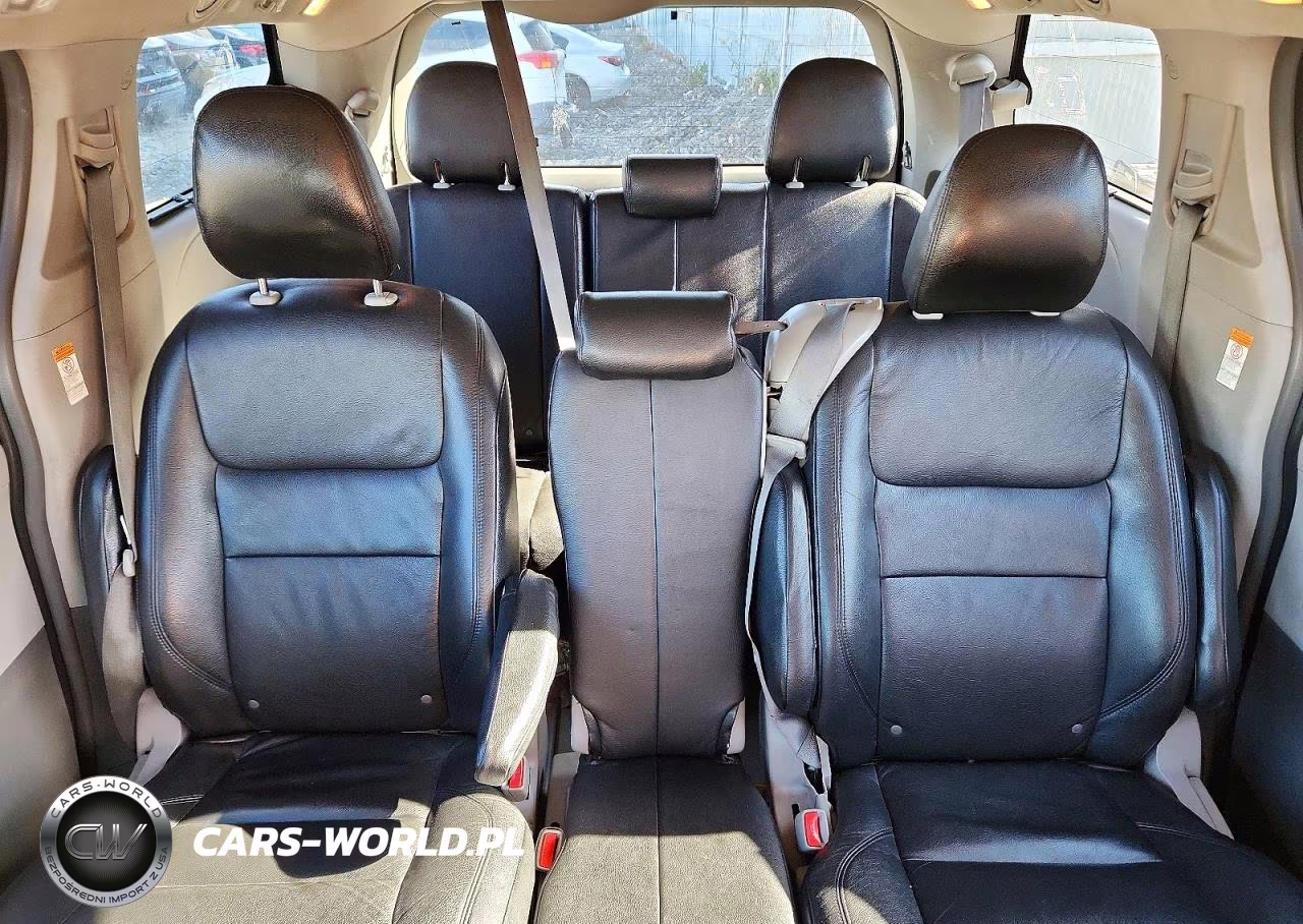 2018 Toyota Sienna Le VIN:5TDKZ3DC5JS902274 - 10