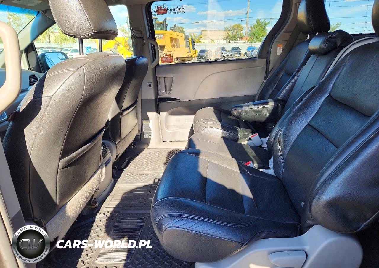 2018 Toyota Sienna Le VIN:5TDKZ3DC5JS902274 - 11