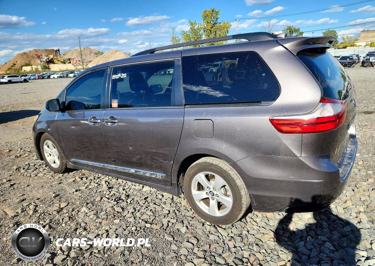2018 Toyota Sienna Le VIN:5TDKZ3DC5JS902274 - 2