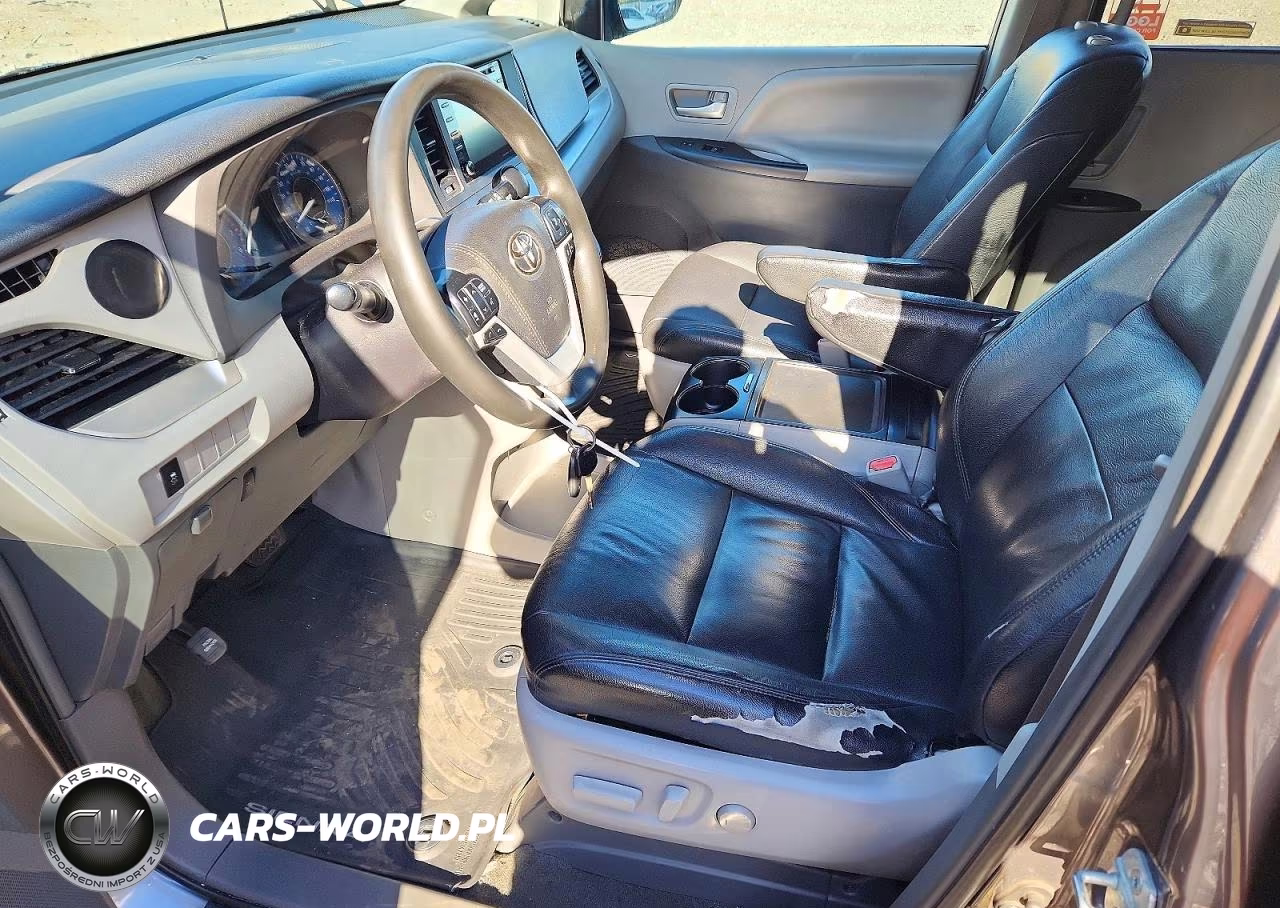 2018 Toyota Sienna Le VIN:5TDKZ3DC5JS902274 - 7