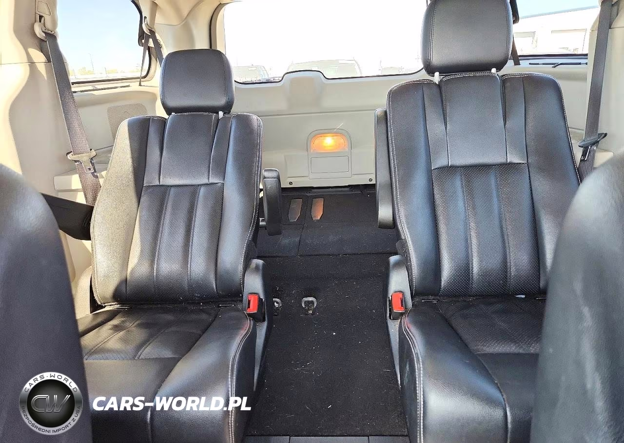 2016 Chrysler Town & Country Touring L VIN:2C4RC1CG1GR150003 - 10