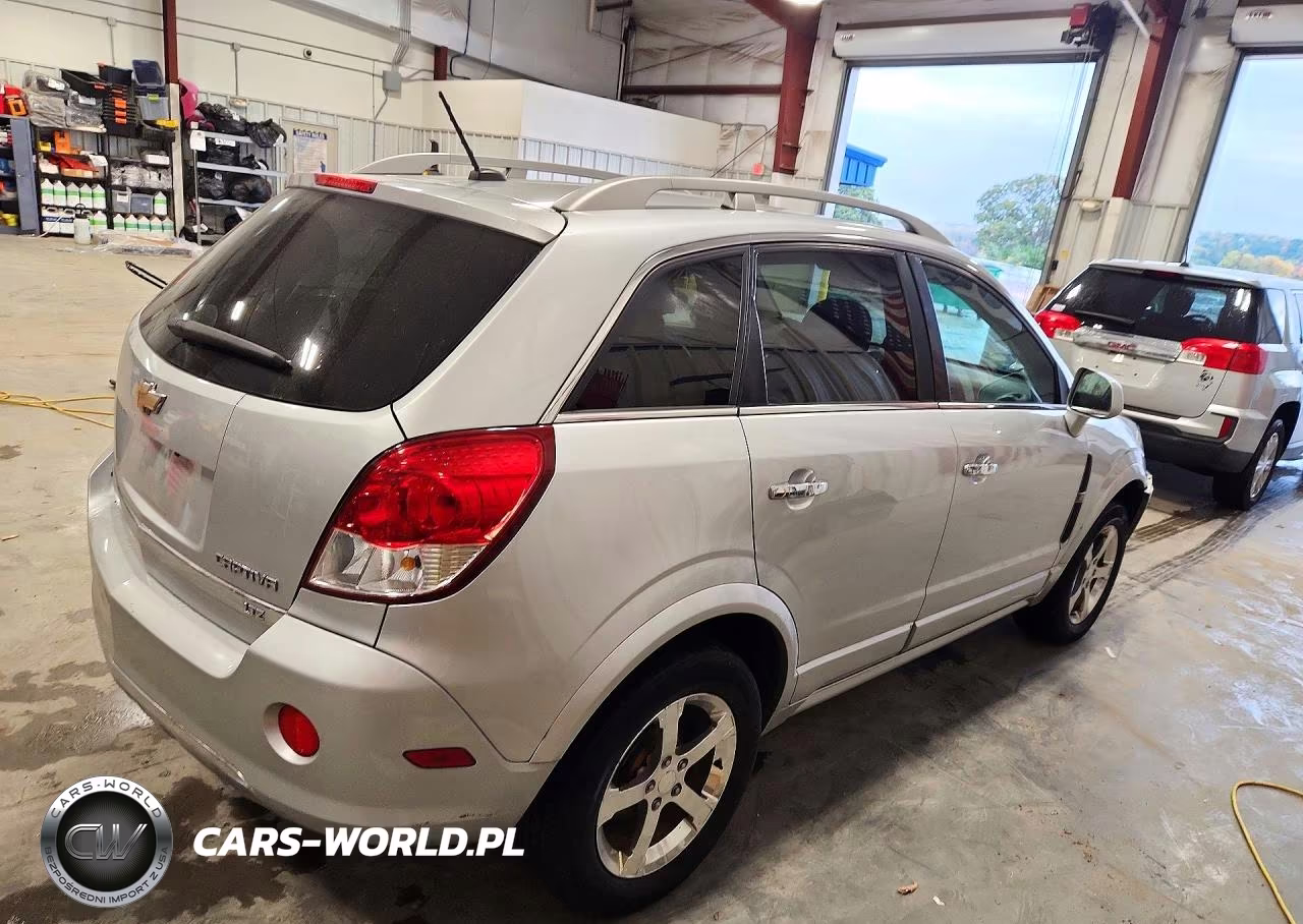 2012 Chevrolet Captiva Sport VIN:3GNFL4E51CS596821 - 3