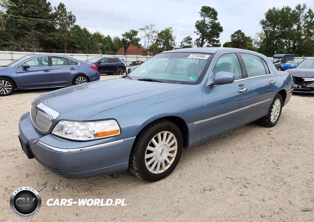 2004 Lincoln Town Car Executive VIN:1LNHM81W14Y682317 - 1