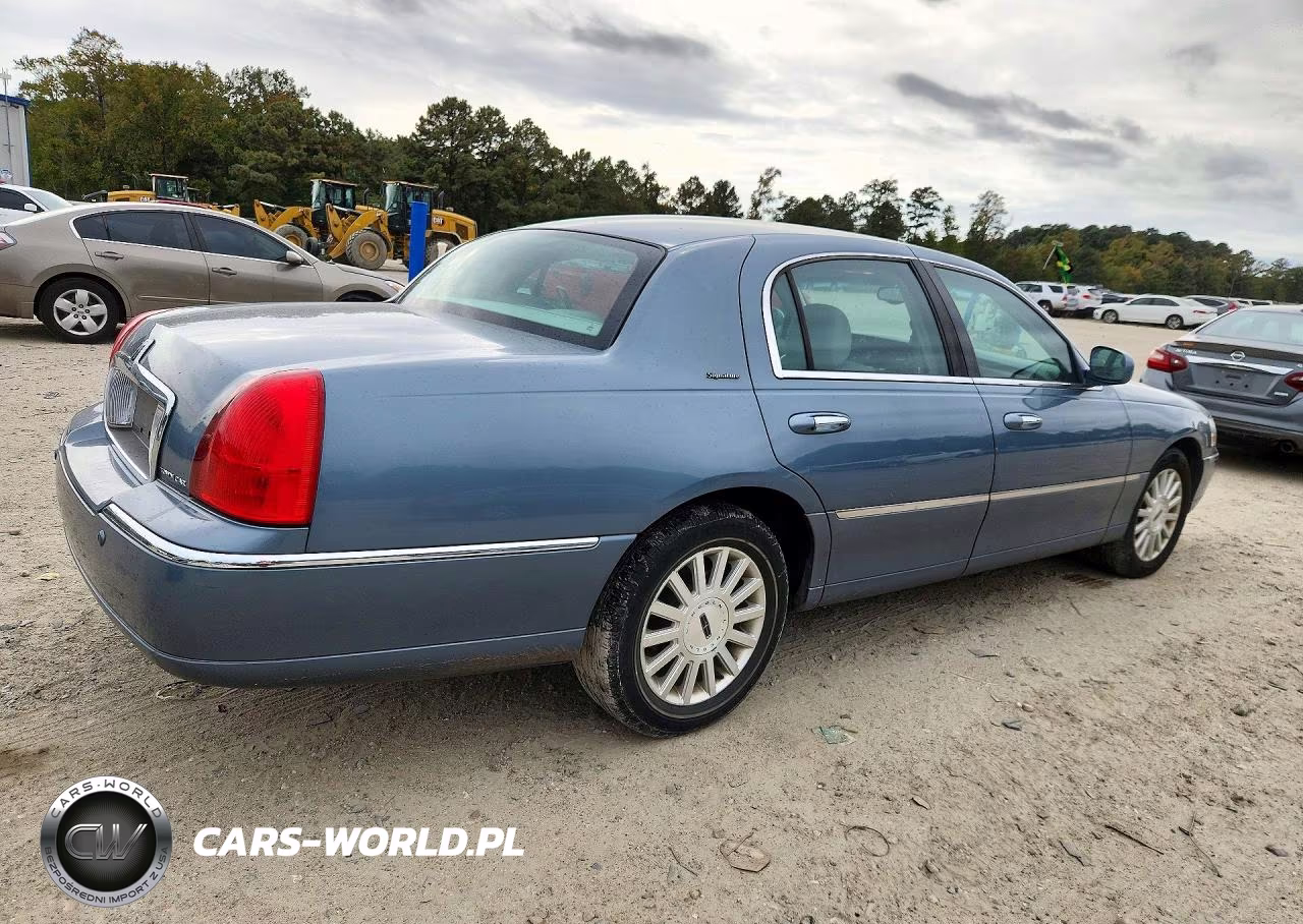 2004 Lincoln Town Car Executive VIN:1LNHM81W14Y682317 - 3