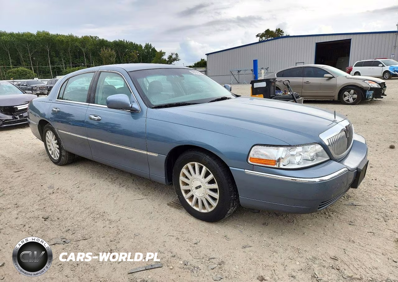 2004 Lincoln Town Car Executive VIN:1LNHM81W14Y682317 - 4