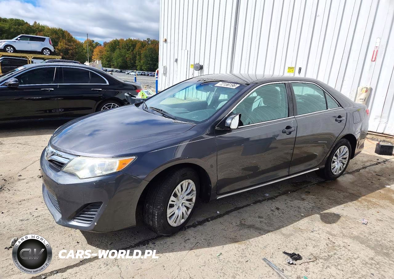 2012 Toyota Camry Le – zdjęcie 1 z 12