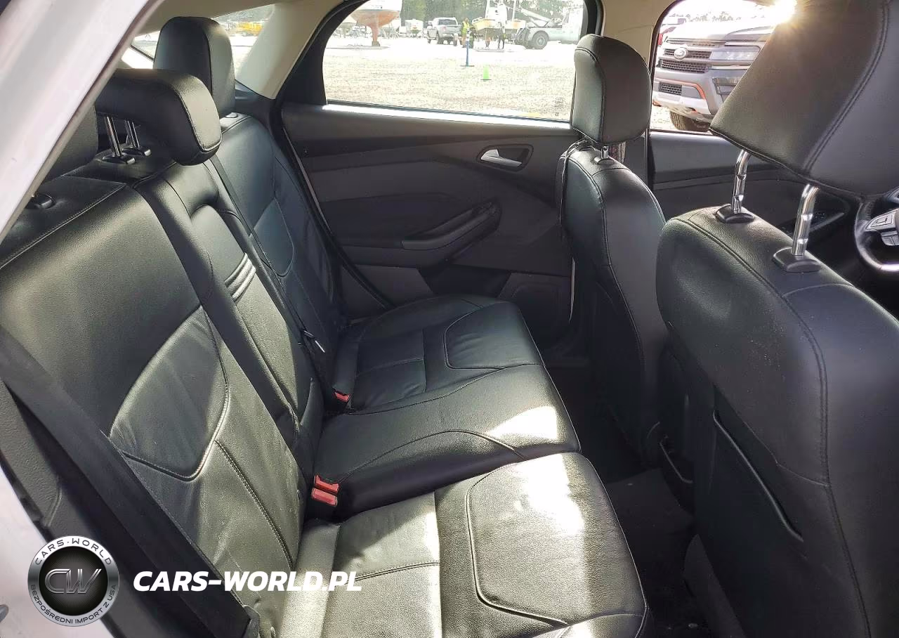 2015 Ford Focus Se VIN:1FADP3K24FL318472 - 10