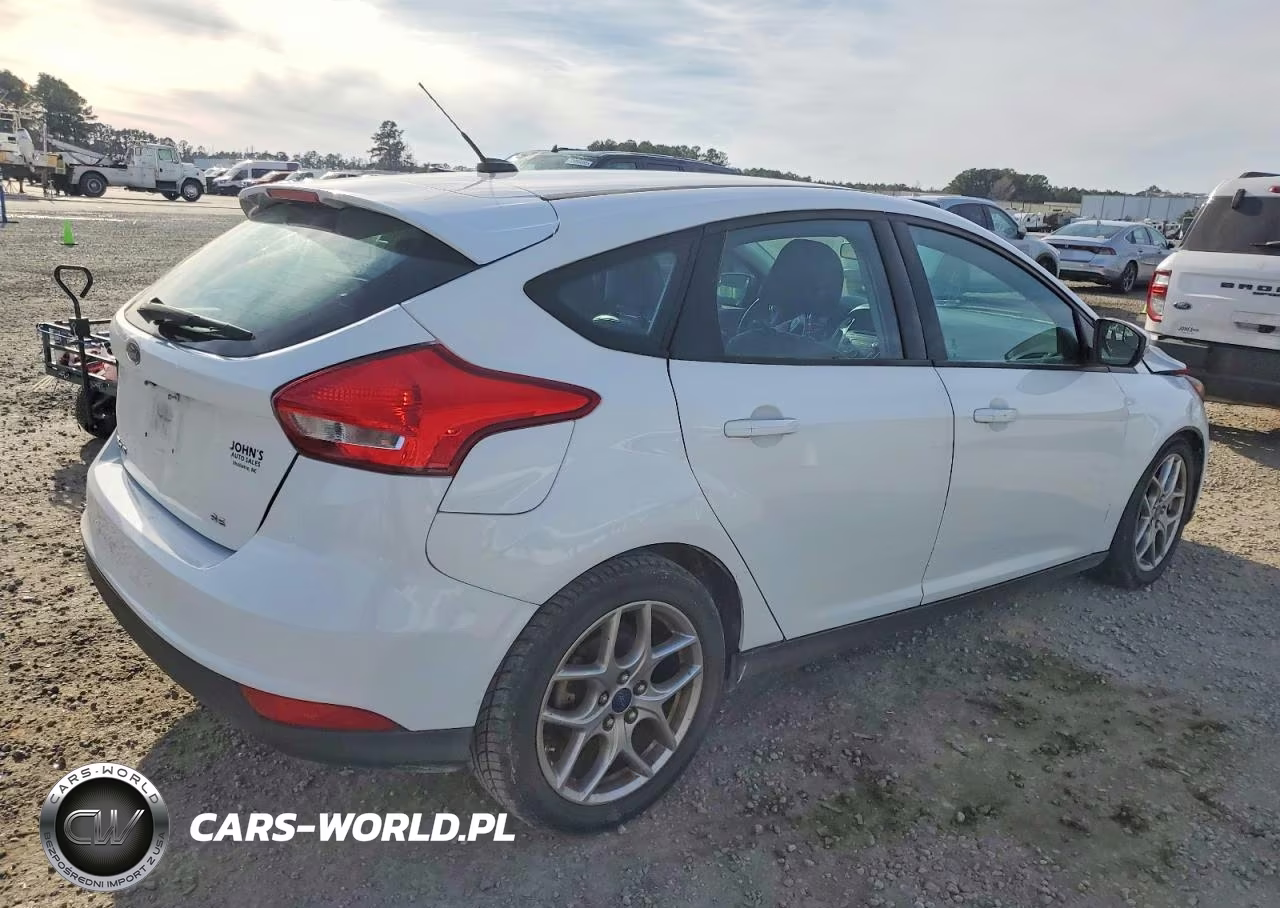 2015 Ford Focus Se VIN:1FADP3K24FL318472 - 3