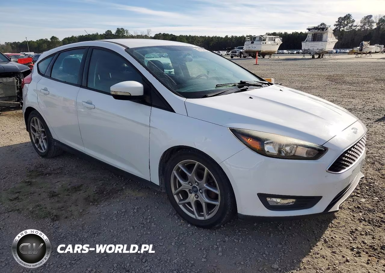 2015 Ford Focus Se VIN:1FADP3K24FL318472 - 4