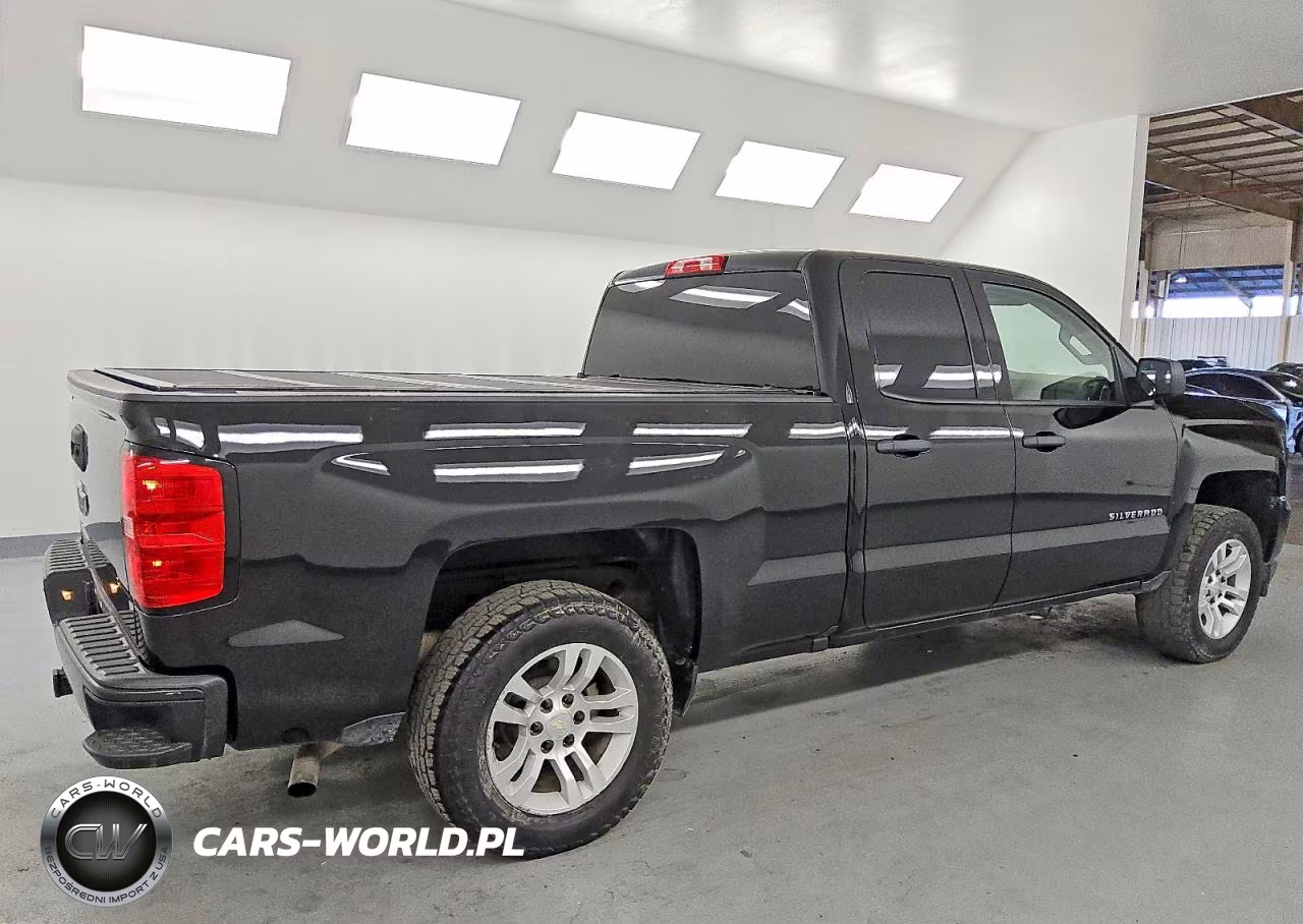 2018 Chevrolet Silverado C1500 VIN:1GCRCNEH5JZ357729 - 3