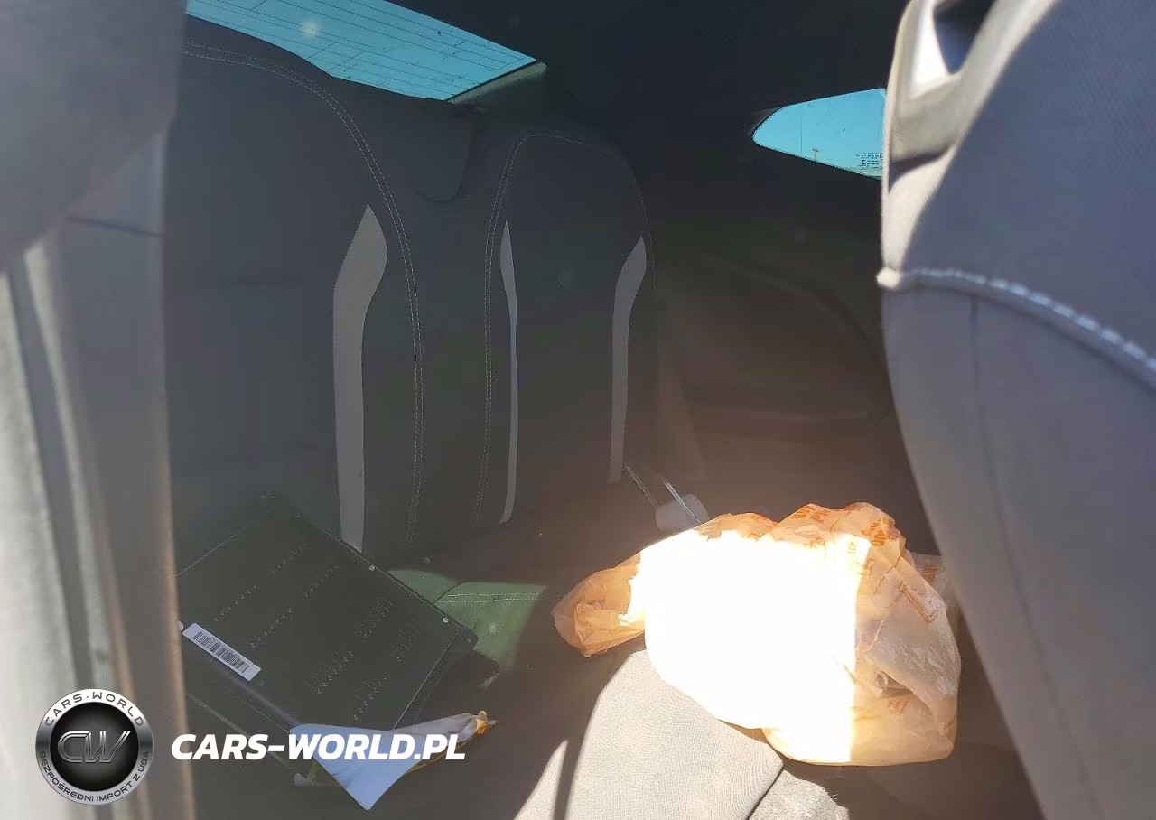 2018 Chevrolet Camaro Lt VIN:1G1FB1RX5J0174604 - 10