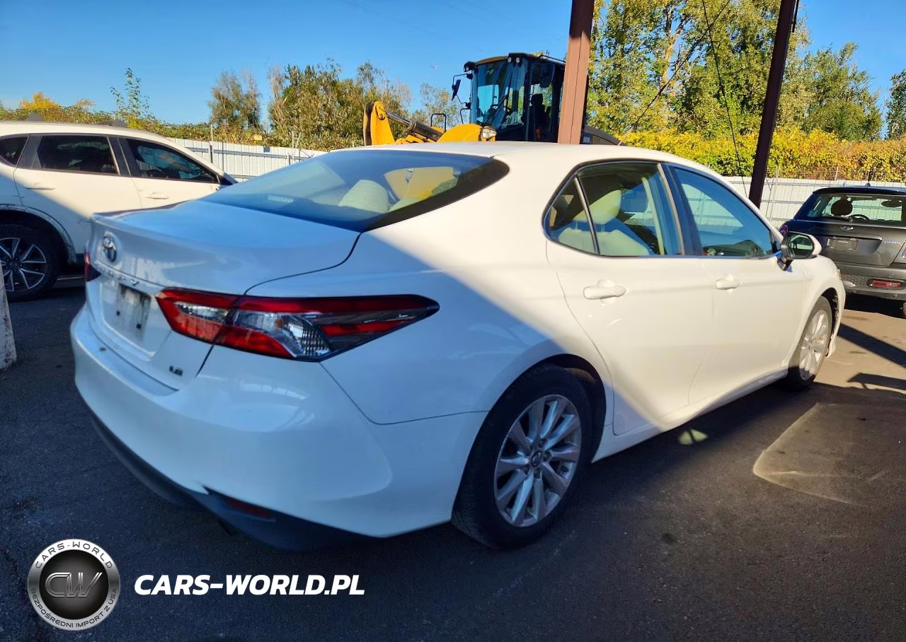 2018 Toyota Camry Le VIN:4T1B11HK2JU062636 - 3